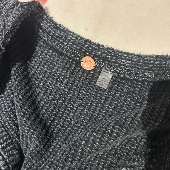 New Free People waffle Henley size M - Picture 3 of 5